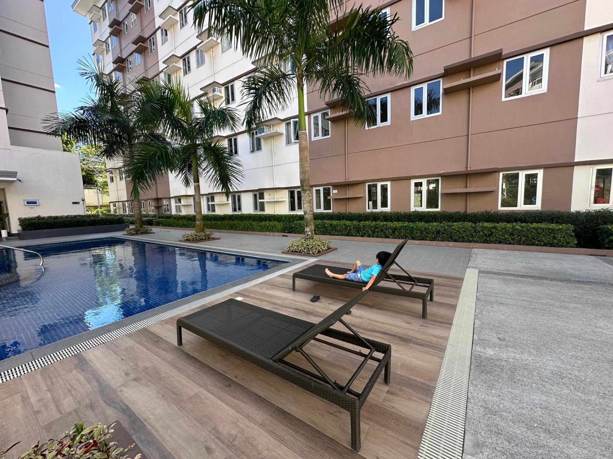 Starlight Suites Trece Martires Екстер'єр фото