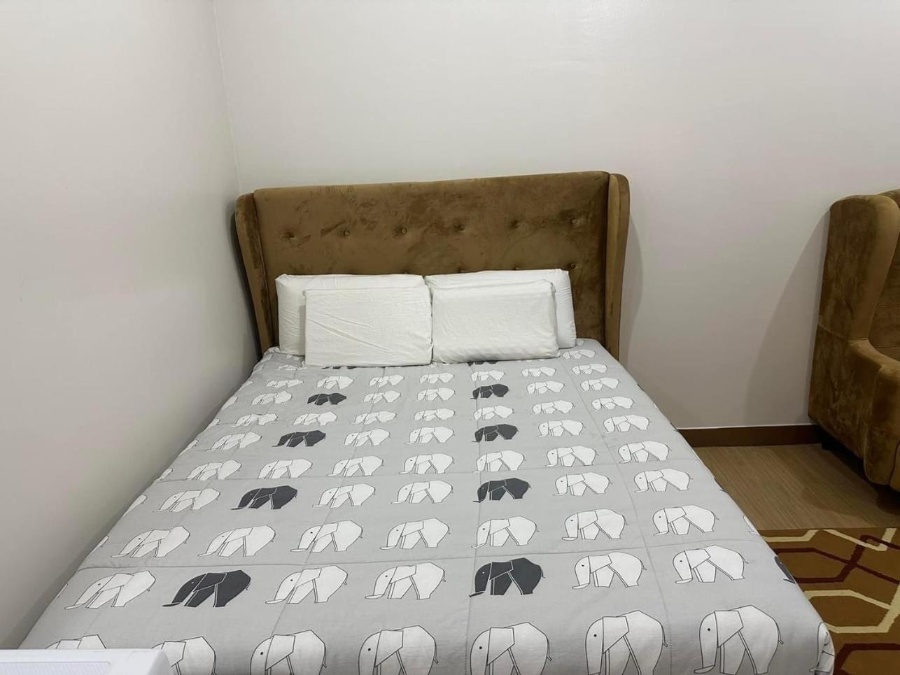 Starlight Suites Trece Martires Екстер'єр фото