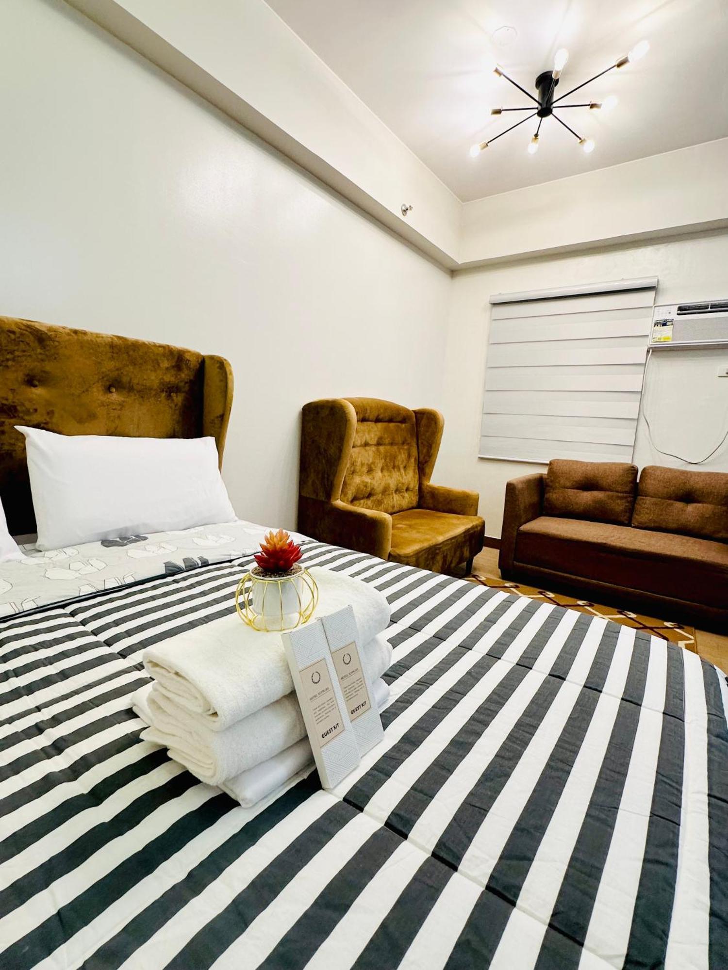 Starlight Suites Trece Martires Екстер'єр фото