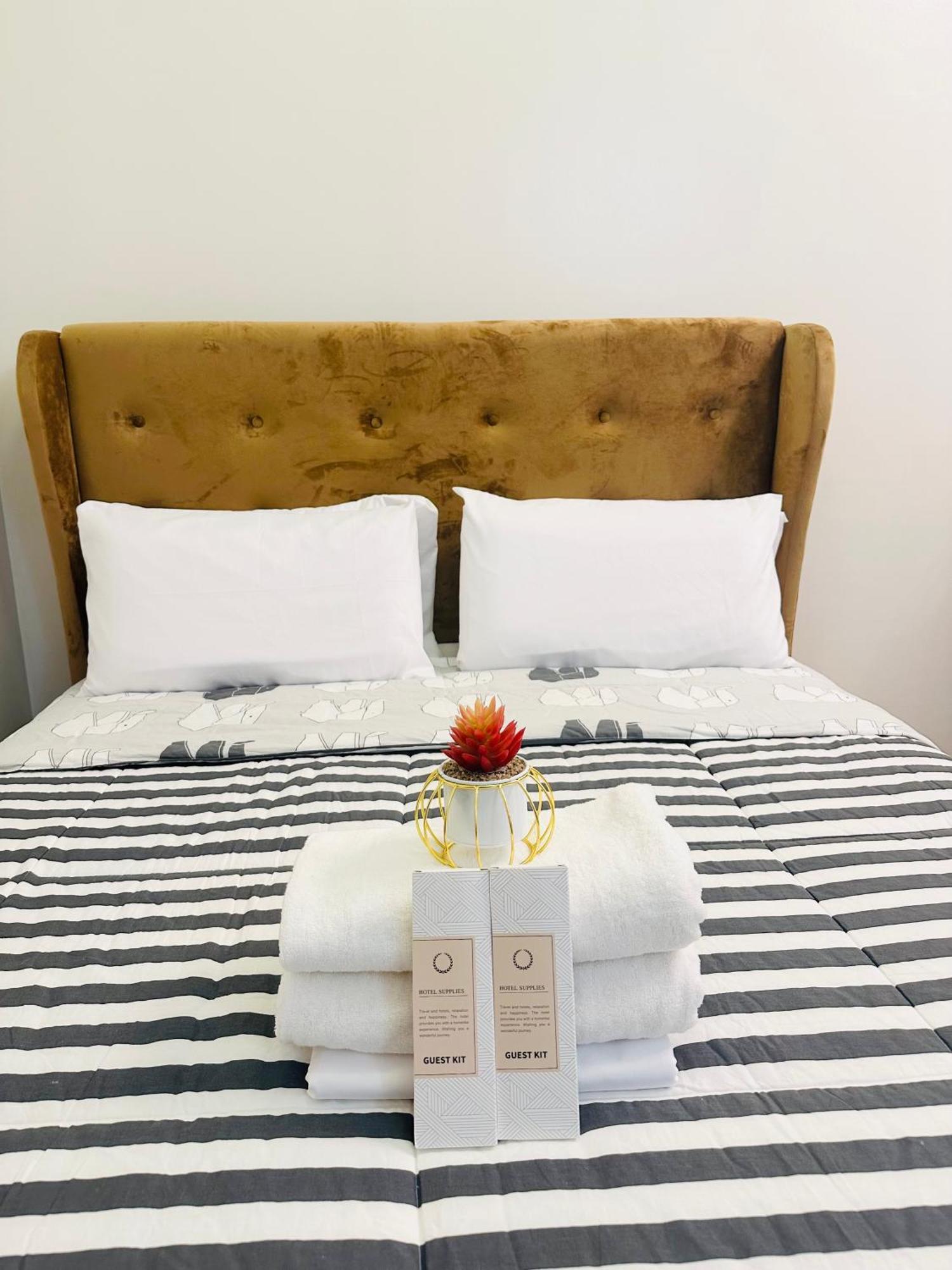 Starlight Suites Trece Martires Екстер'єр фото