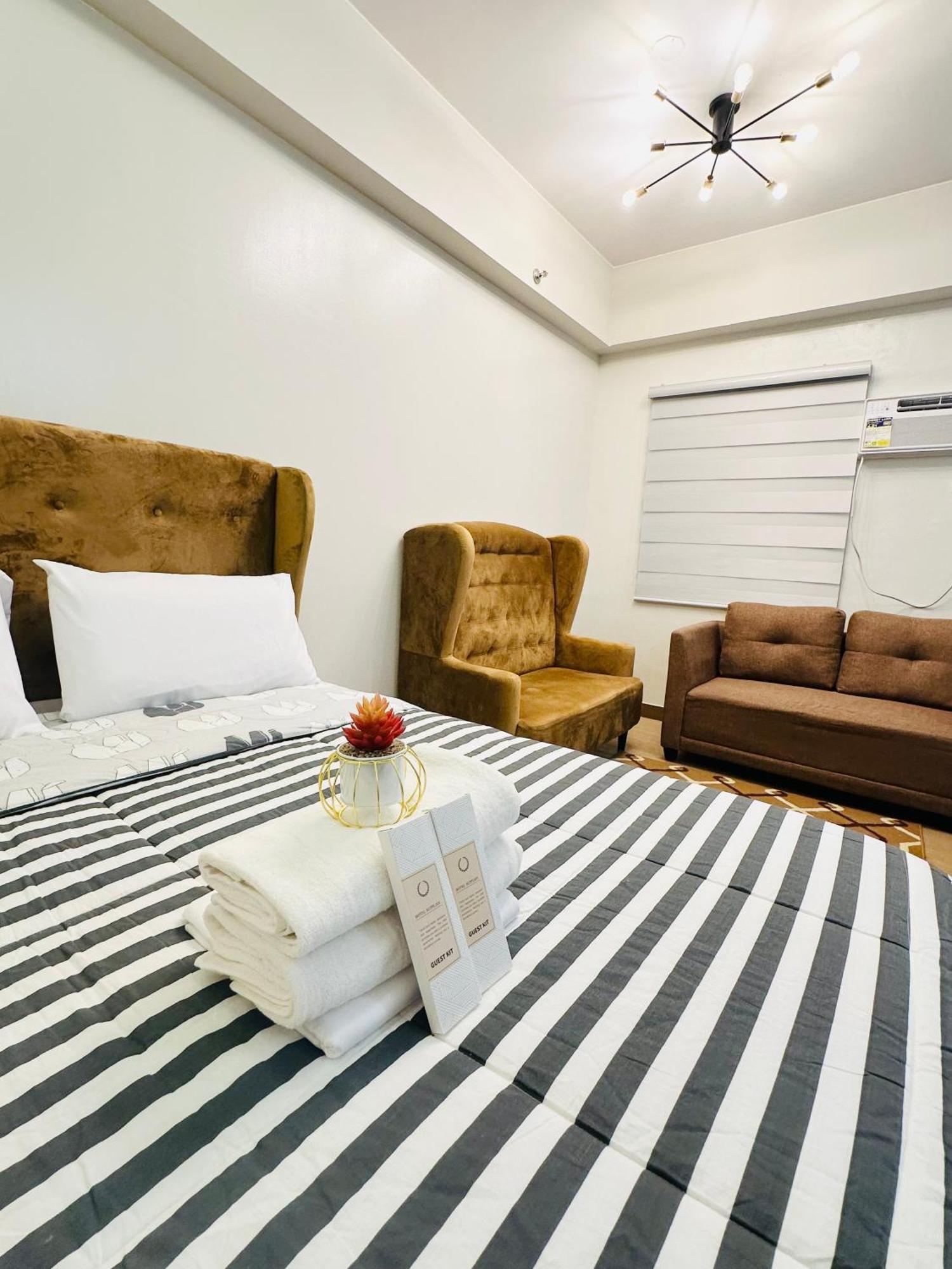 Starlight Suites Trece Martires Екстер'єр фото
