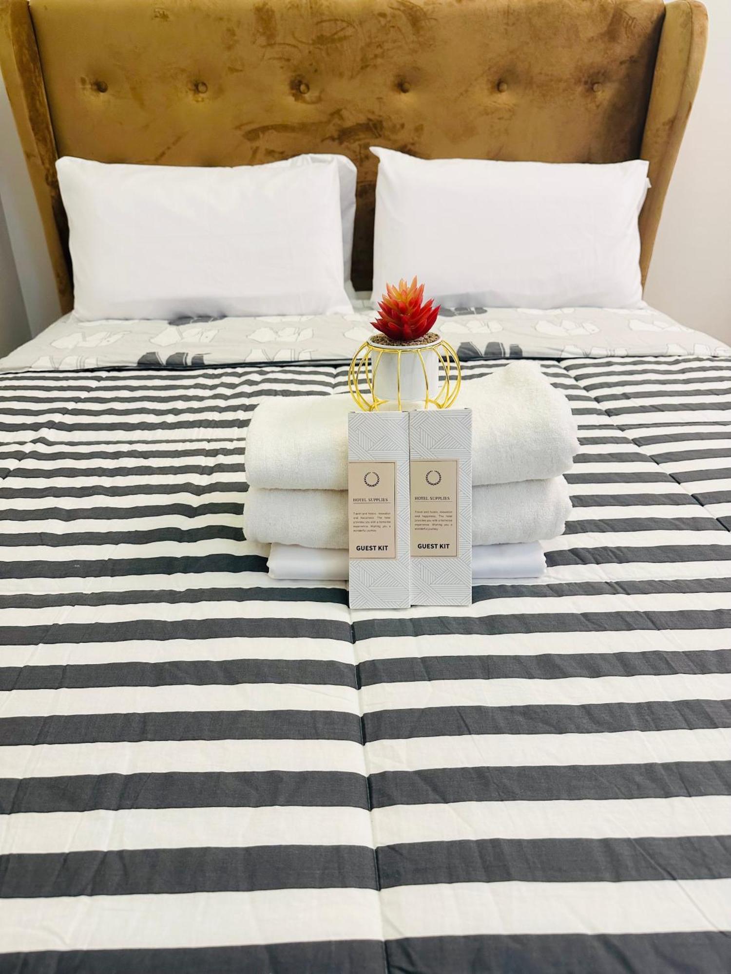 Starlight Suites Trece Martires Екстер'єр фото