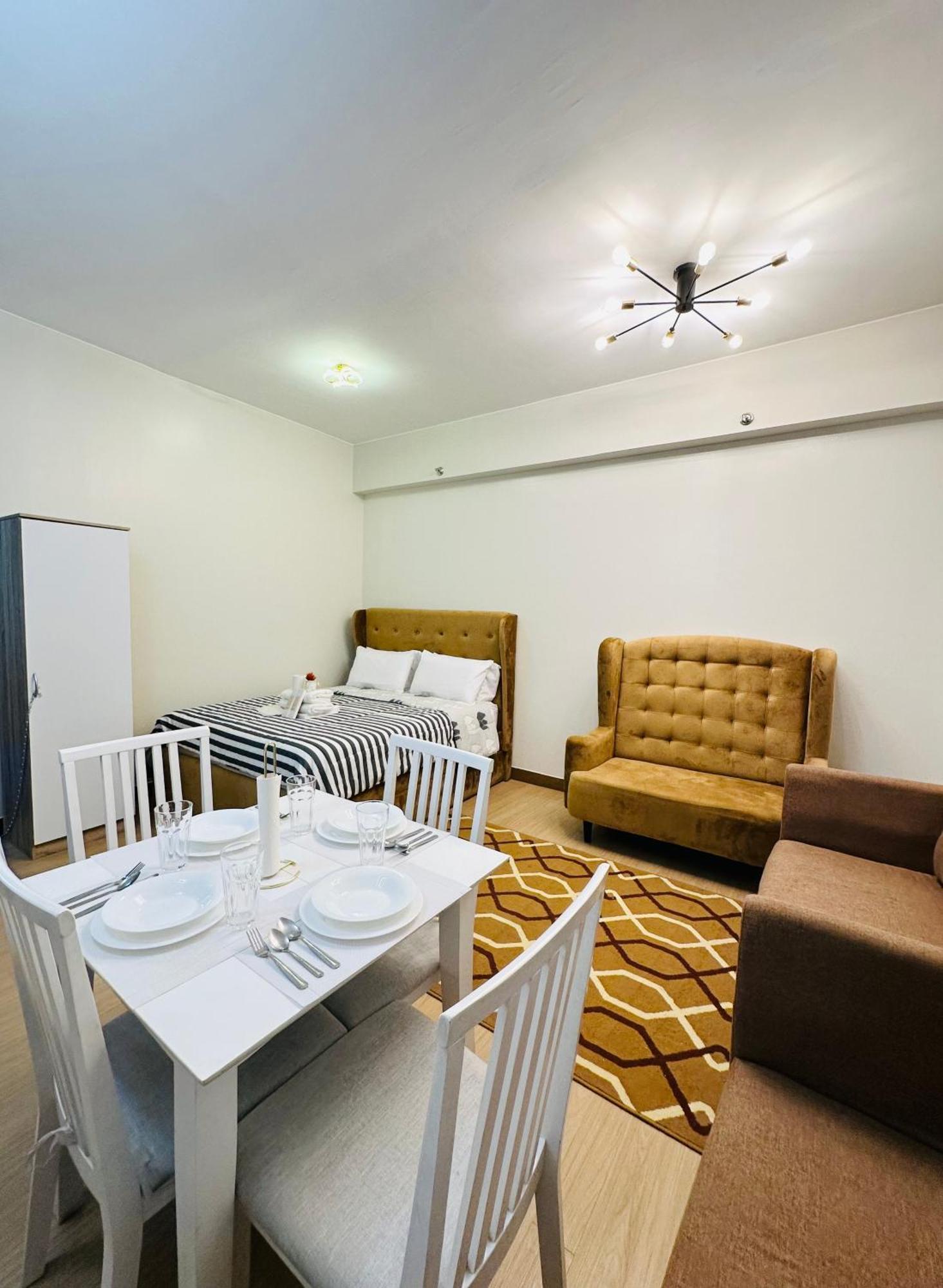 Starlight Suites Trece Martires Екстер'єр фото
