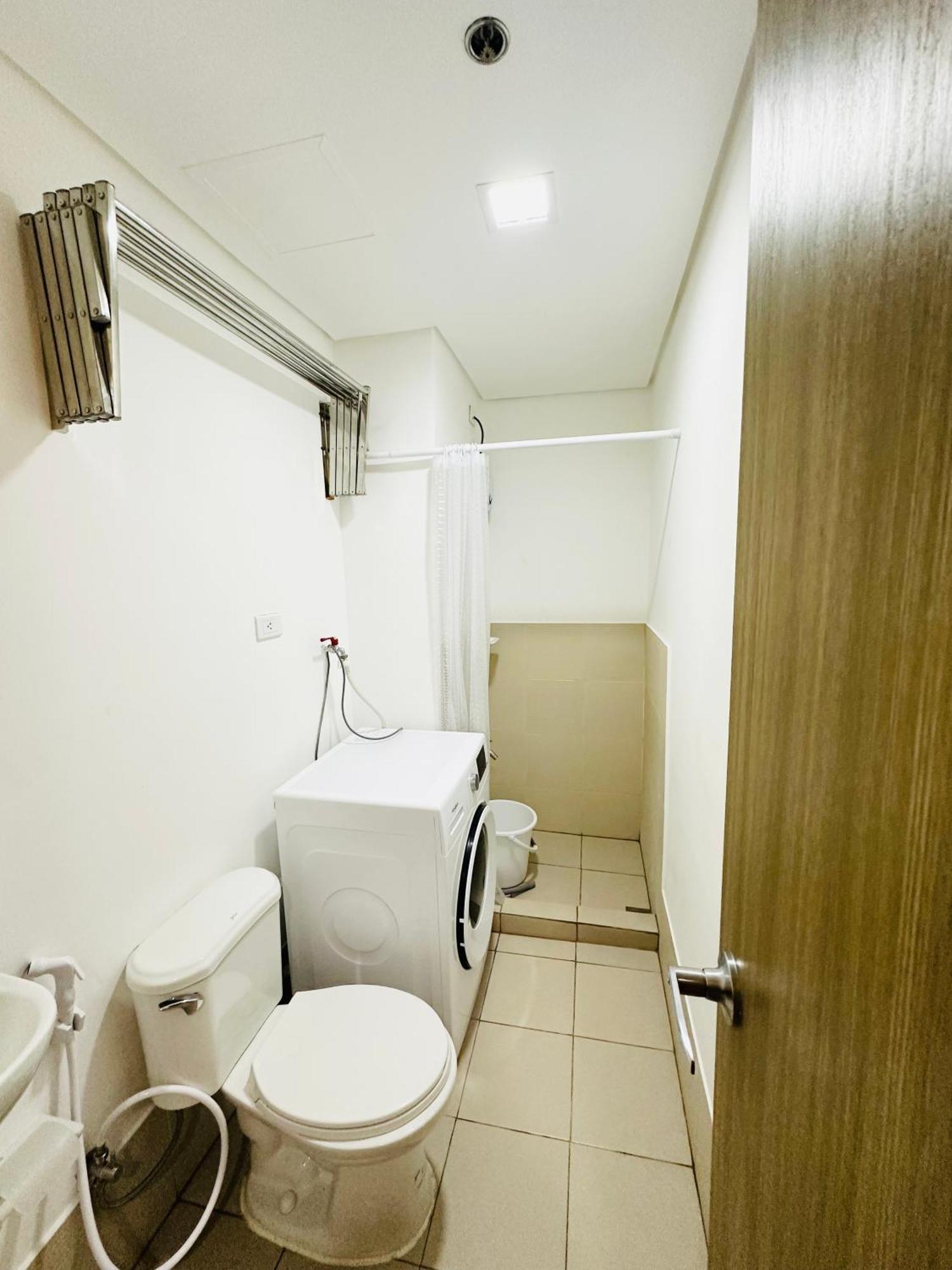 Starlight Suites Trece Martires Екстер'єр фото