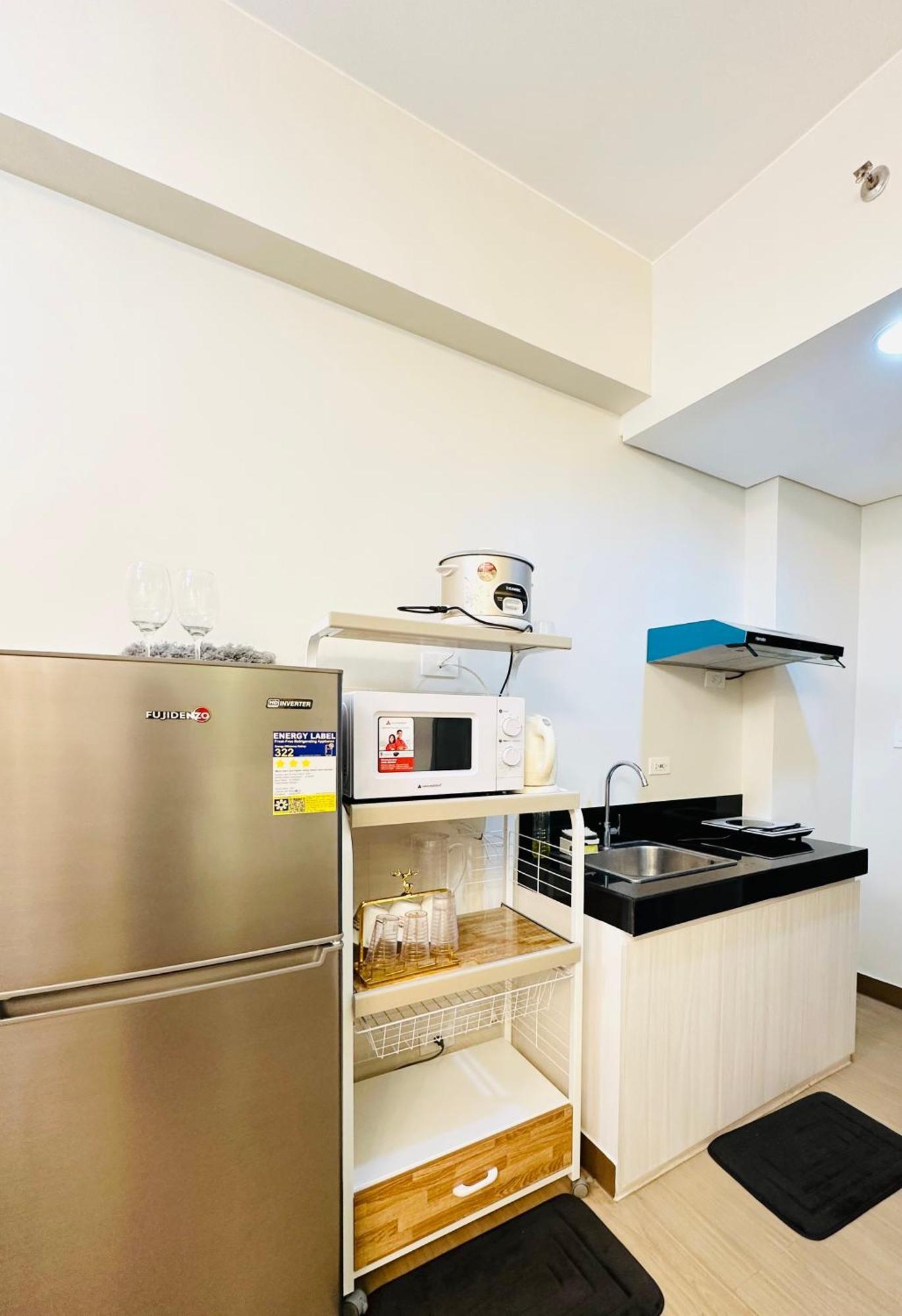 Starlight Suites Trece Martires Екстер'єр фото
