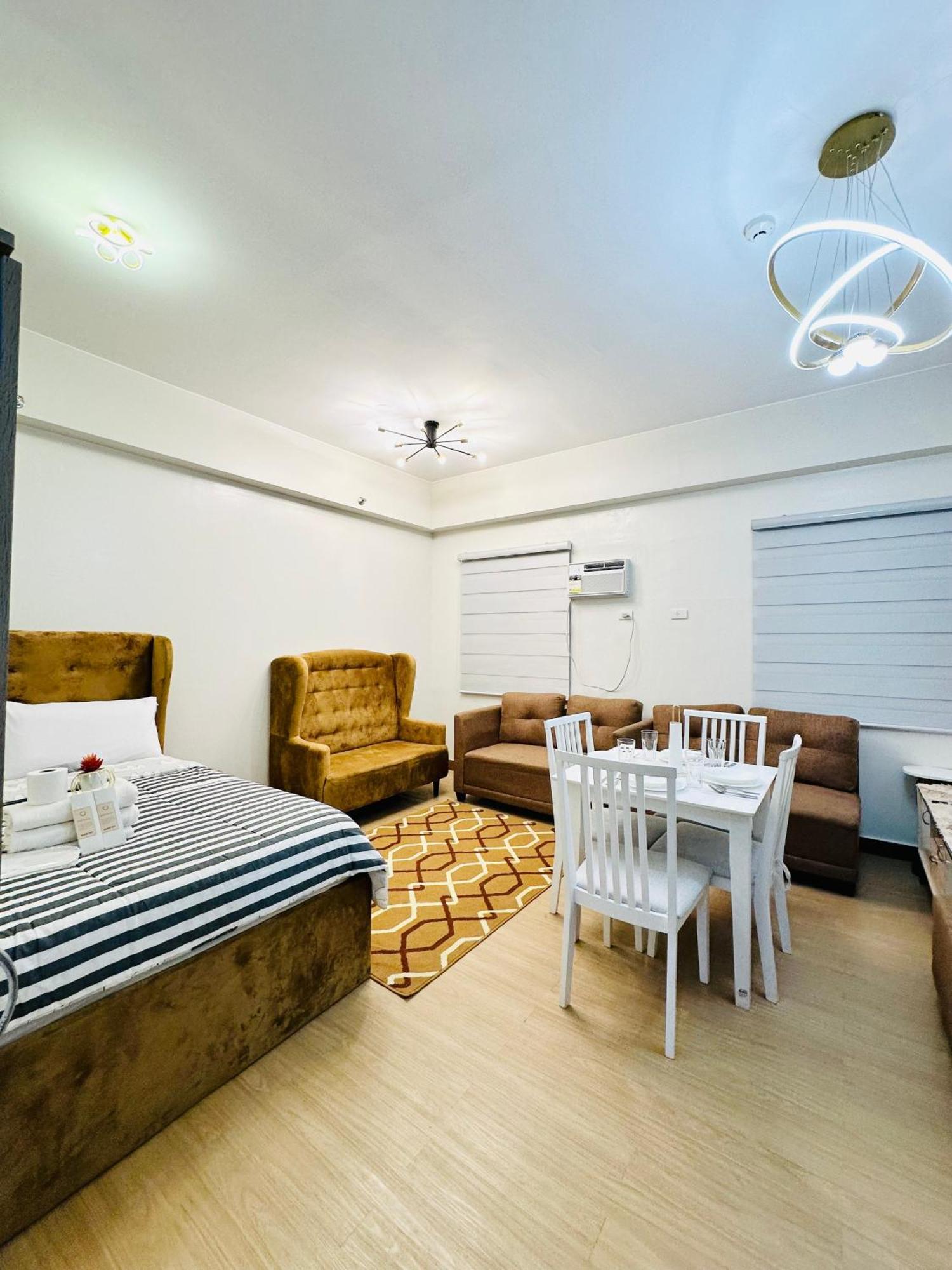 Starlight Suites Trece Martires Екстер'єр фото