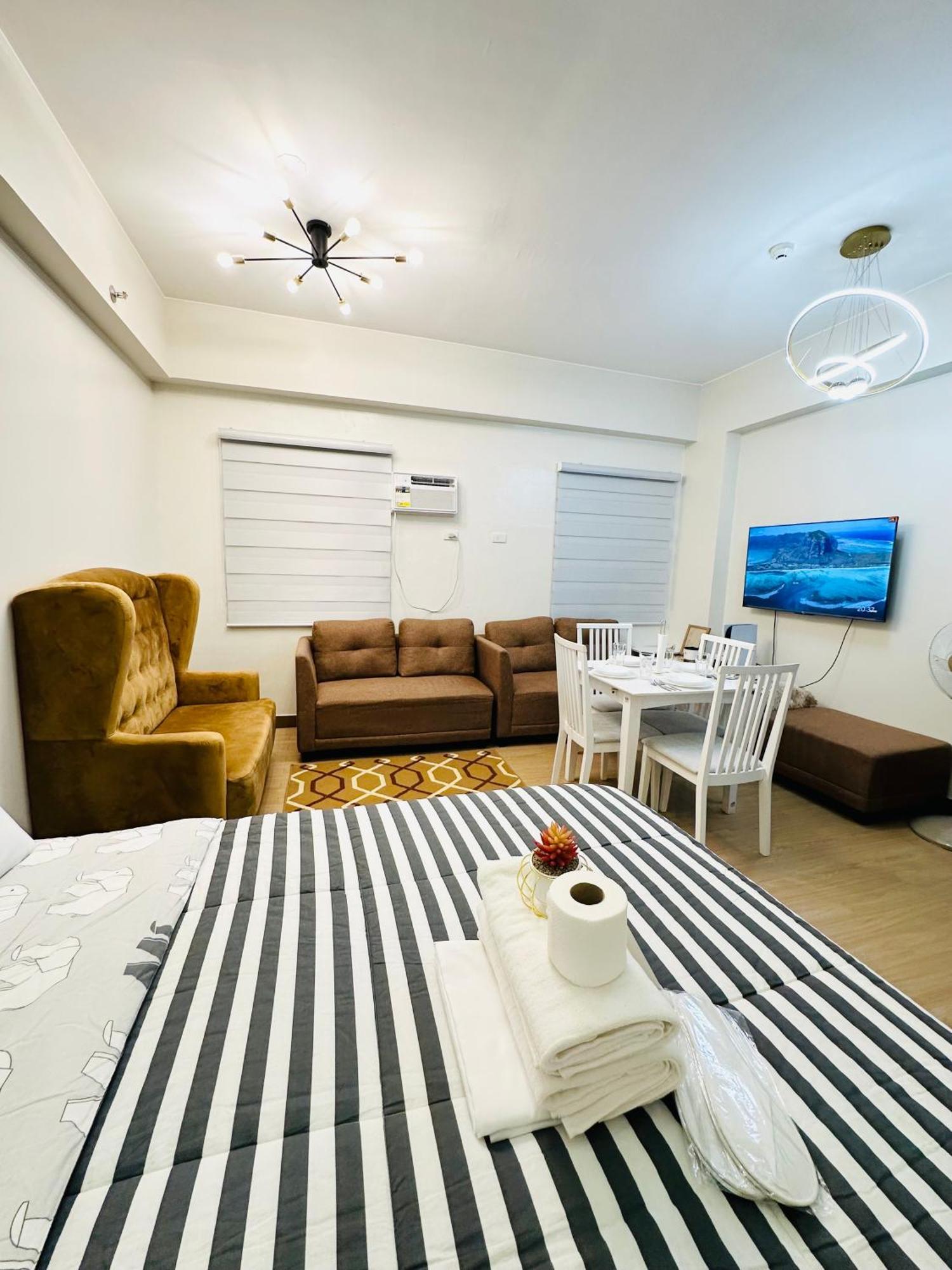 Starlight Suites Trece Martires Екстер'єр фото