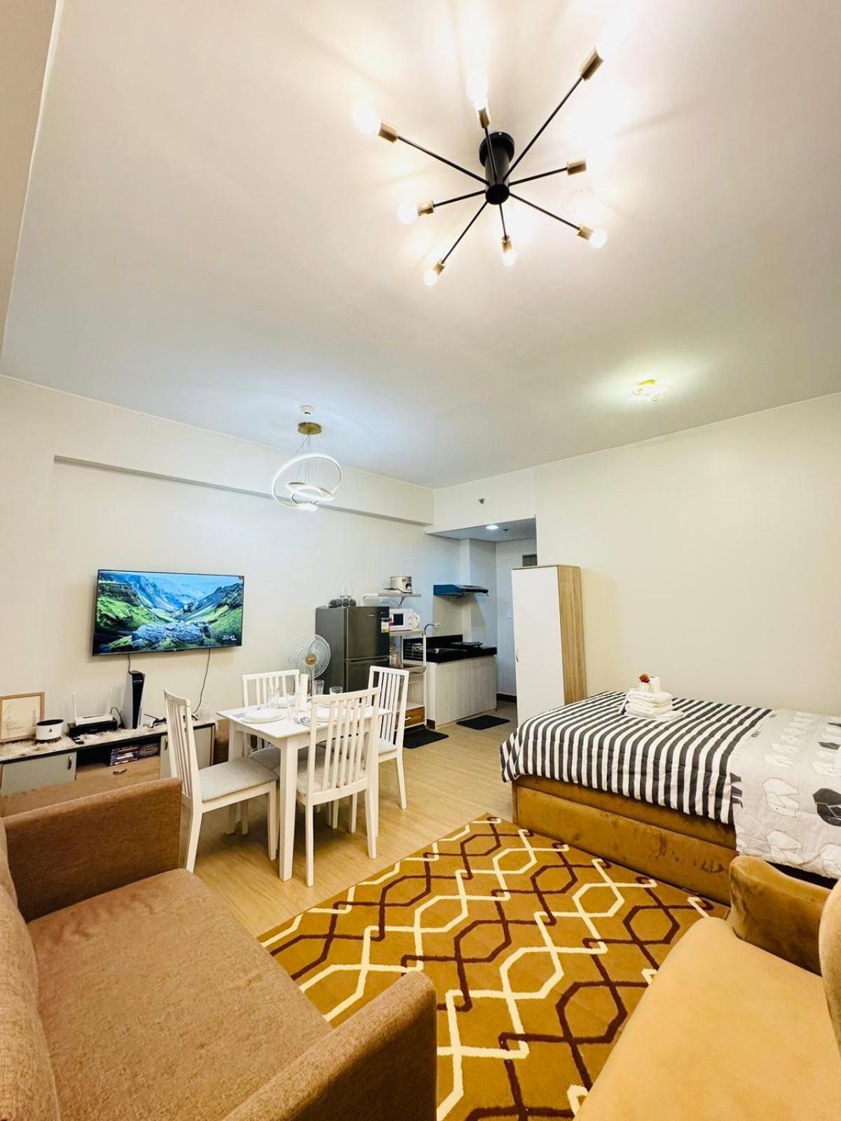 Starlight Suites Trece Martires Екстер'єр фото