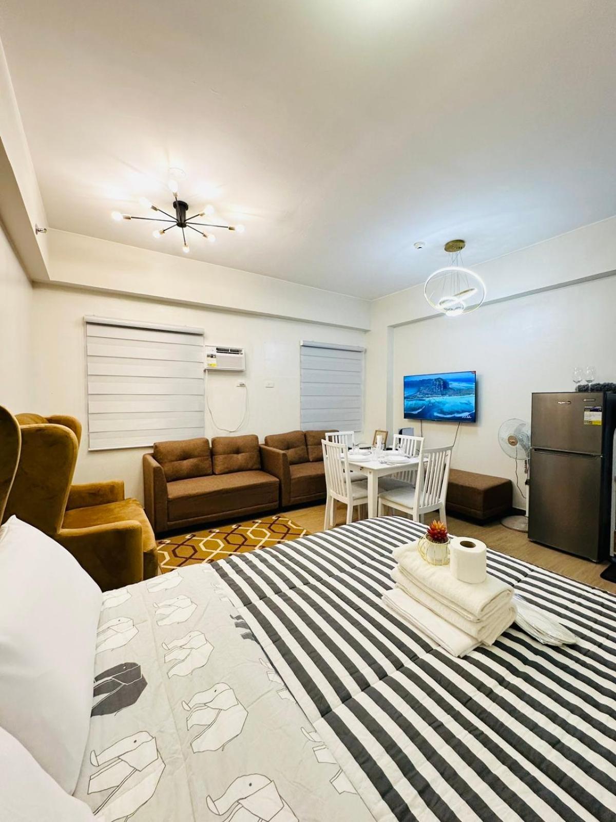 Starlight Suites Trece Martires Екстер'єр фото