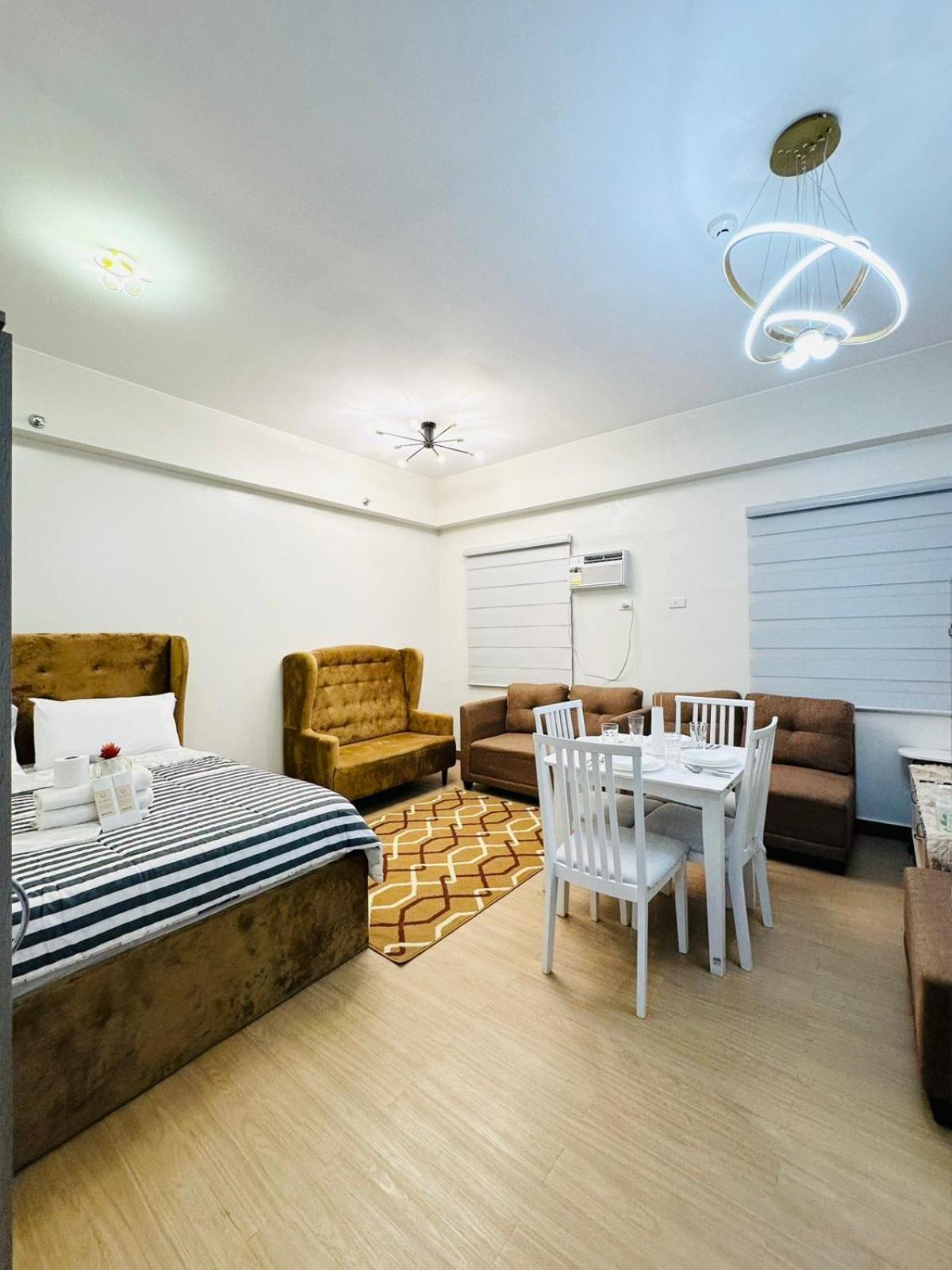 Starlight Suites Trece Martires Екстер'єр фото
