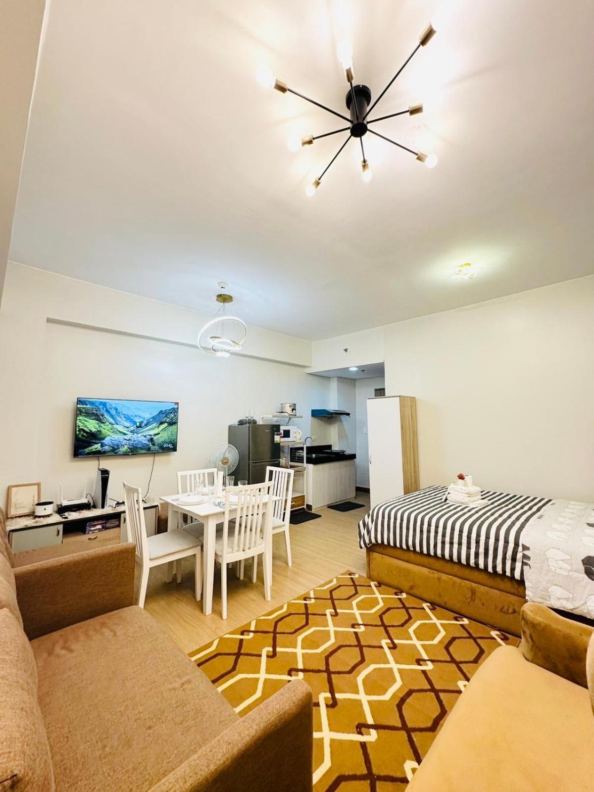 Starlight Suites Trece Martires Екстер'єр фото